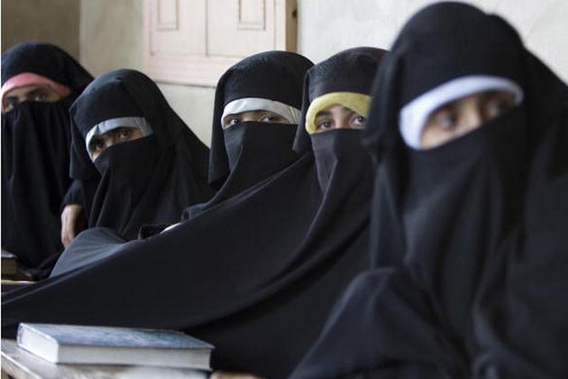 تین طلاق پر مرکزی حکومت کی حمایت نہیں، مخالفت میں ہیں مسلم خواتین کی تنظیمیں