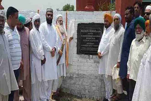 رمضان المبارک کے موقع پر اس سکھ اور ہندو اکثریتی گاؤں نے پیش کی بھائی چارے کی مثال، مسلمانوں کو دیا یہ تحفہ