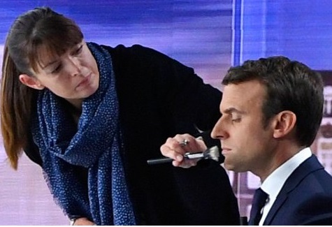 میک اپ کے معاملے میں فرانسیسی صدر نے خواتین کو بھی پیچھے چھوڑ دیا