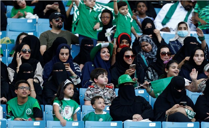 سعودی خواتین کے لیے اسٹڈیمز جانے راستے کھل گئے