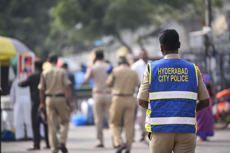 تلنگانہ کی سائبرآباد پولیس نے لاک ڈاون کی خلاف ورزی پر تقریبا 3.6لاکھ افراد کے خلاف معاملات درج کئے