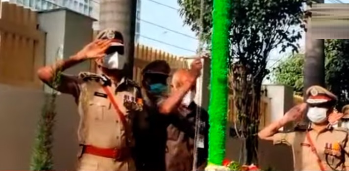 کمشنر پولیس حیدرآباد نے قومی پرچم لہرایا