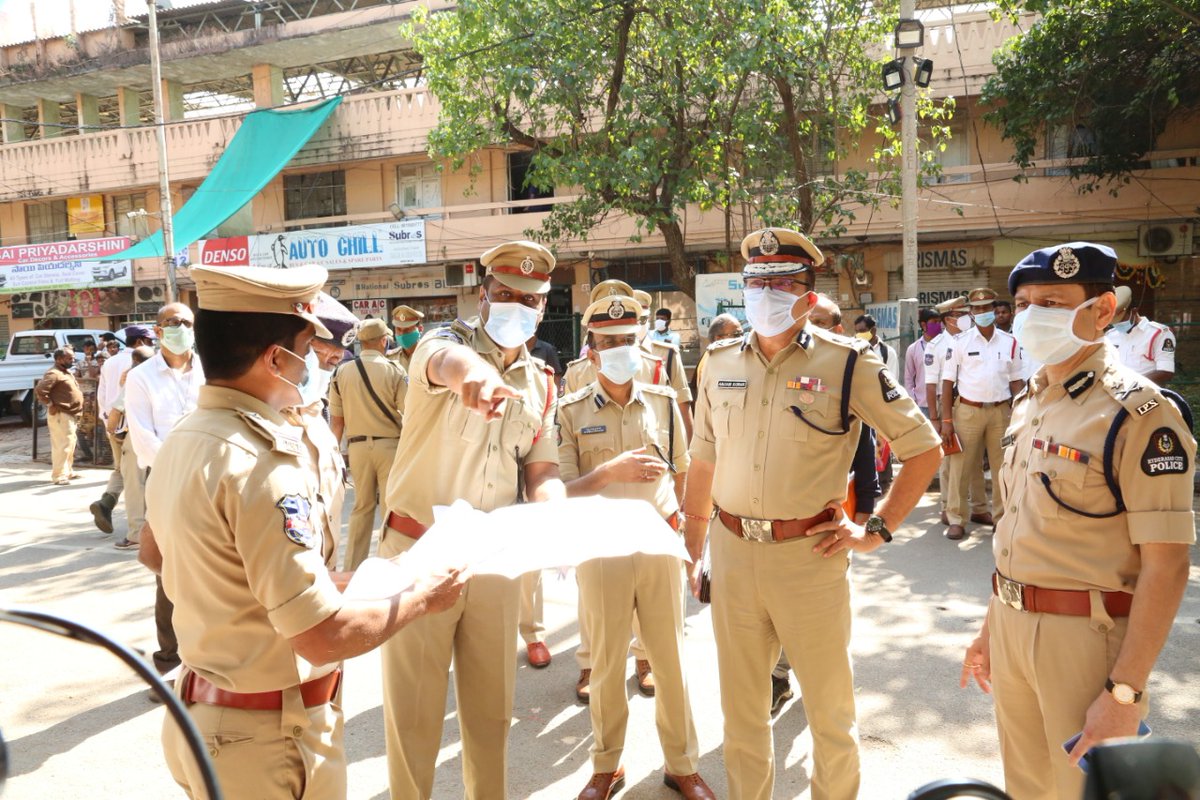 کمشنر پولیس حیدرآباد نے رائے دہی کے عمل کا معائنہ کیا