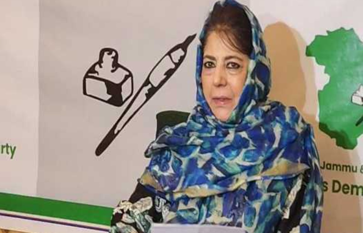 میر واعظ عمر فاروق کو مذہبی فرائض کی ادائیگی سے روکنا نا قابل فہم : محبوبہ مفتی