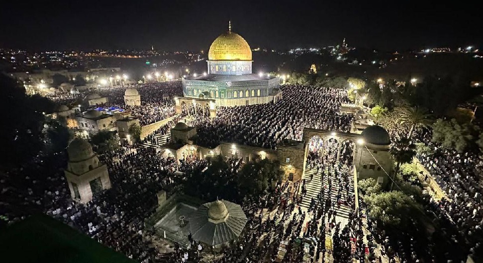  مسجد اقصیٰ: 2 لاکھ فلسطینیوں نے رمضان کی 27 ویں شب کو نماز تراویح ادا کی 