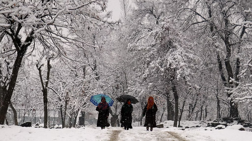 کشمیر میں اگلے چوبیس گھنٹوں کے دوران مزید بارشوں، ژالہ باری کی پیش گوئی