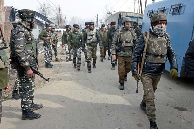 جموں و کشمیر میں دہشت گردی کے خلاف جنگ لڑ رہی ہندوستانی فوج کے لئے اب مخبر ہی بن رہے ہیں خطرہ