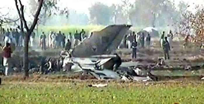  پاکستان ایئر فورس کا  طیارا مشق کے دوران گر کر تباہ