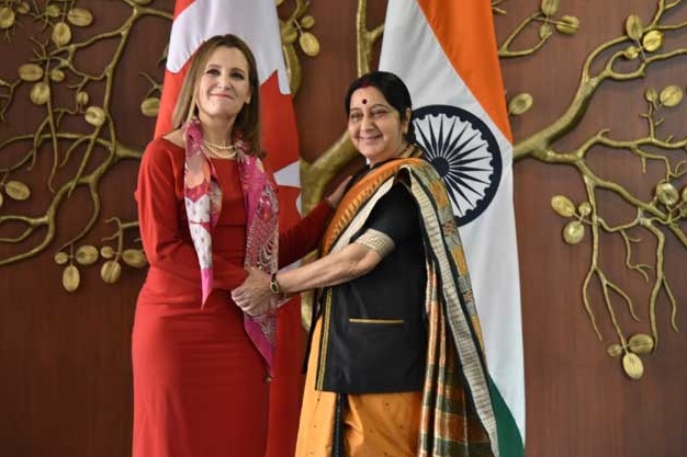 سشما سوراج کا کینیڈا کے وزیر خارجہ کے ساتھ تبادلہ خیال
