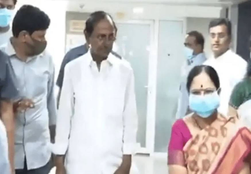 سابق چیف منسٹر کے سی آر یشودا ہاسپٹل میں میڈیکل چیک کے لیے شریک