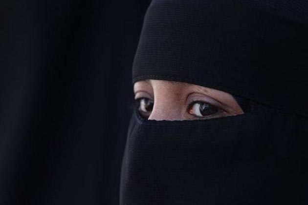 جرمنی میں با حجاب خاتون کے ساتھ بدسلوکی ، بس میں بٹھانے سے انکار، ڈرائیور کے خلاف مقدمہ درج
