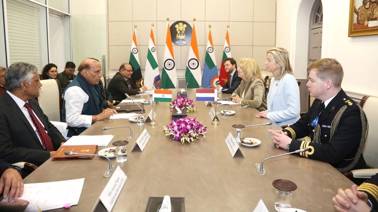 راج ناتھ نے نئی دہلی میں نیدرلینڈ کی وزیر دفاع کے ساتھ دوطرفہ میٹنگ کی
