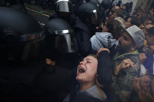 کاتالونیہ ریفرنڈم کے دوران تشدد،844سے زائد زخمی