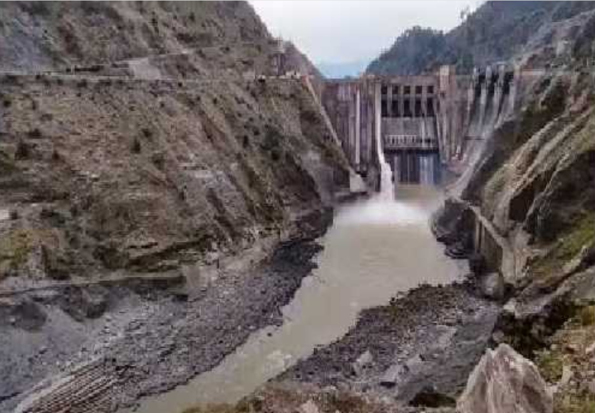 ہند - پاک کشیدگی : رام بن میں بگلیہا ر ڈیم کے گیٹ بند ، چناب میں پانی کی سطح میں نمایاں کمی 