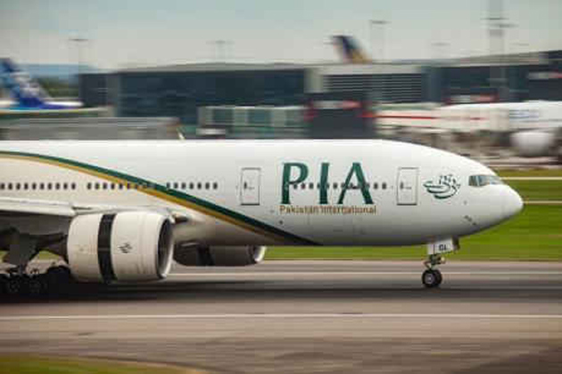 پاکستان انٹرنیشنل ایئر لائنز نے کراچی ممبئی ہوائی جہاز سروس پر لگائی روک