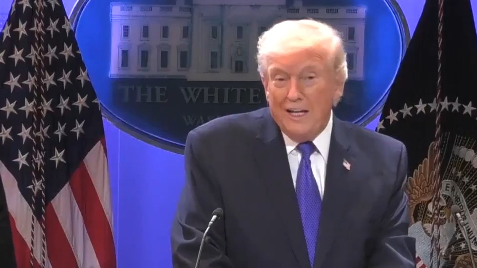 ڈونلڈ ٹرمپ نے سپریم کورٹ کے فیصلے کے بعد تمام ممالک پر 10٪ عالمی ٹیرف نافذ کر دیا