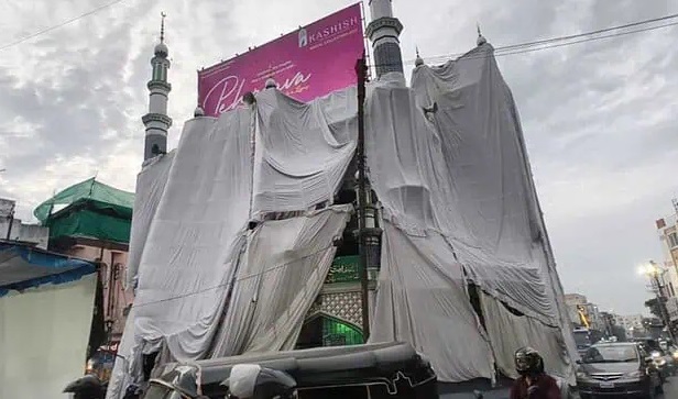حیدرآباد میں گنیش جلوس  سے پہلے  مساجد کو کپڑے سے ڈھک دیا گیا