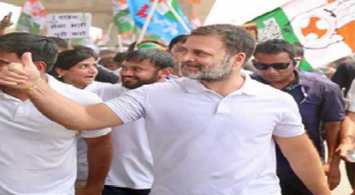 راہل گاندھی بیگو سرائے میں پلائن رو کو اور نوکری دو یا ترا میں شامل ہوئے 