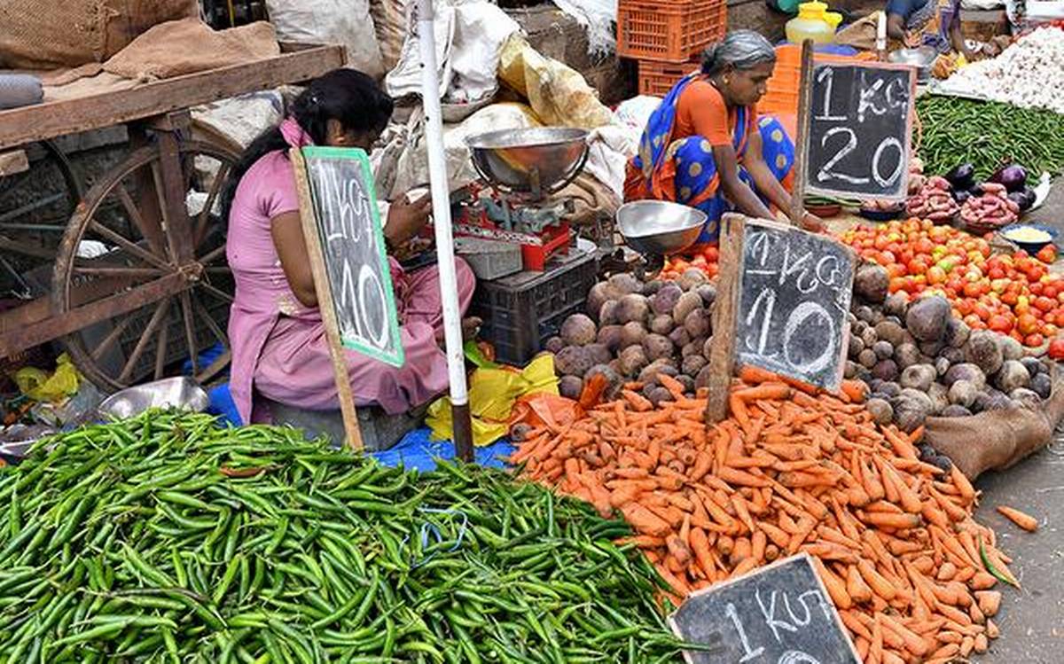 تلنگانہ:سبزیوں کی قیمت میں کمی، کسانوں کا احتجاج