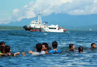 انڈونیشیا: کشتی الٹنے سے 8 افراد جاں بحق، متعدد لاپتہ