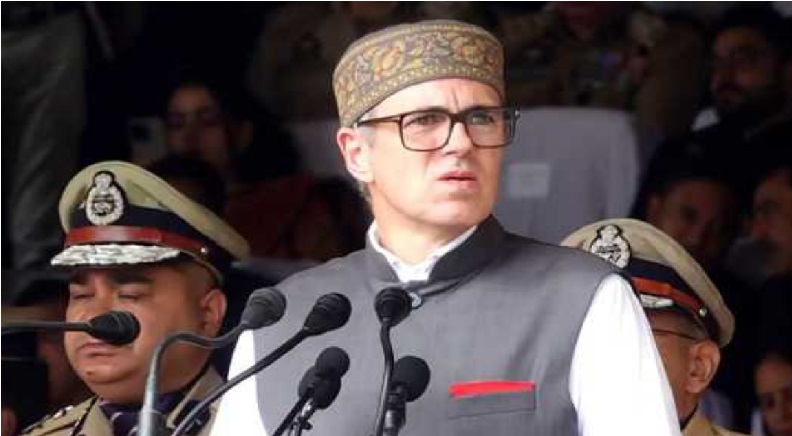 یوم آزادی: عمر عبداللہ نے بخشی اسٹیڈیم میں پرچم کشائی کی