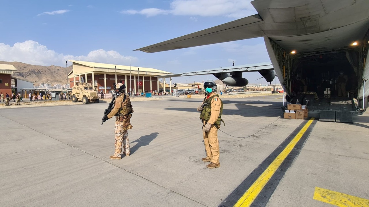 کابل ائیرپورٹ سے اُڑنے والے اطالوی فوجی طیارے پر فائرنگ کا واقعہ