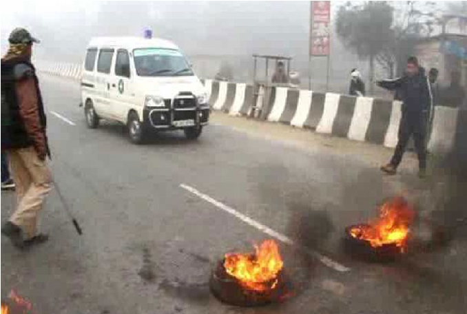 12 گھنٹے تک بند رہا آسام، بی جے پی دفتر میں توڑ پھوڑ،کئی جگہوں پر تشدد