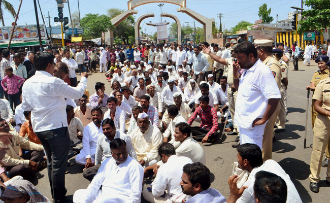 مدھیہ پردیش میں سڑکوں پر کسان، نیشنل ہائی وے پر کئی گرفتار