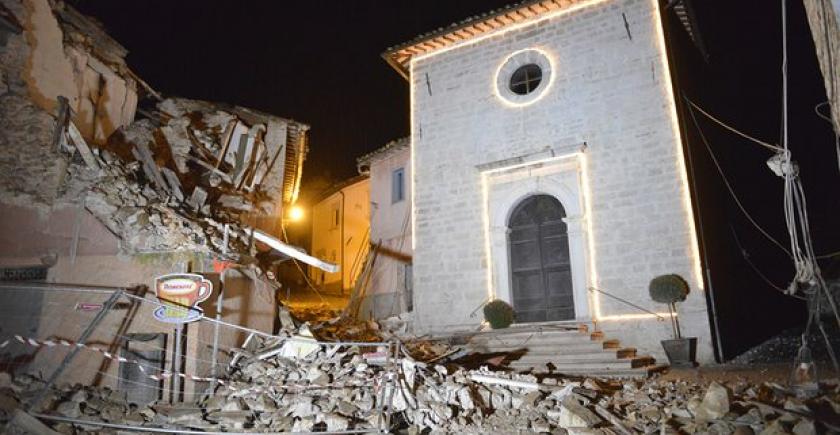 اٹلی میں زلزلے سے عمارتوں کو نقصان، کئی لوگ زخمی 