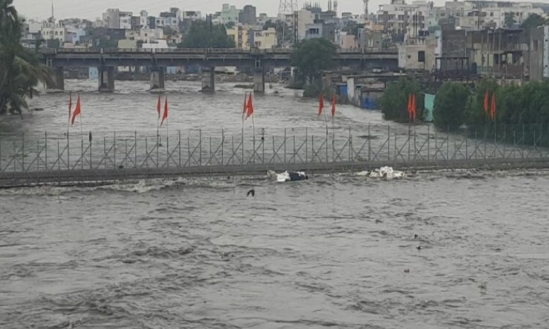 حیدرآباد: موسی رام باغ اور چادرگھاٹ بریج کو بند کردیا گیا- گھنٹوں ٹریفک جام