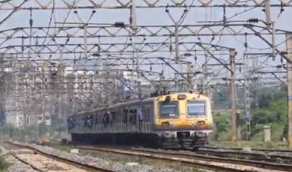 ممبئی میں یکم فروری سے لوکل ٹرینوں میں عام مسافروں کو اجازت