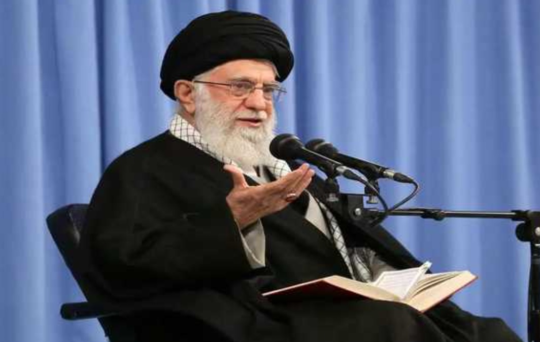 خامنہ ای نے امریکہ کے ذریعہ ایران کی یورینیم کی افزودگی پر پابندی کے اعلان کو سختی سے مسترد کیا 