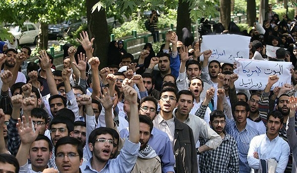 ایران: طلبا میں ایرانی ثقافت کی بنیاد ڈالنے کے لئے انگریزی زبان پر پابندی