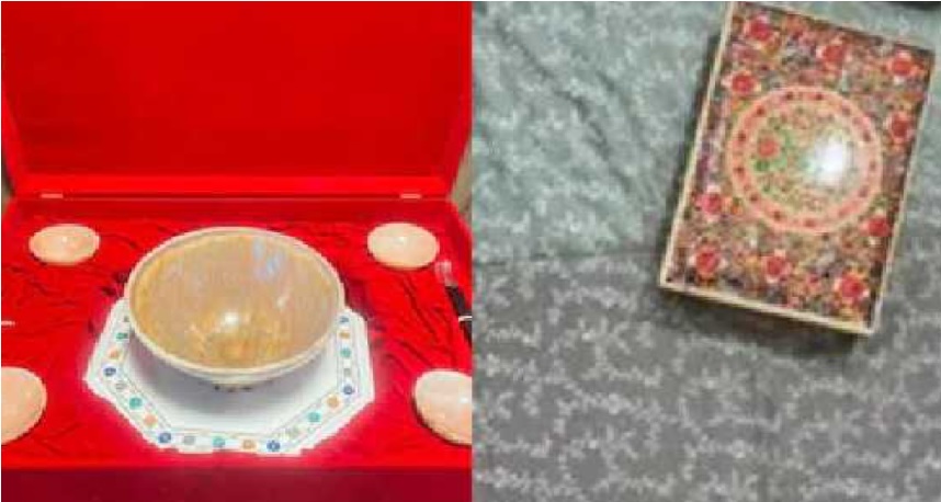 مودی نے اشیا کو قیمتی پتھر کا پیالہ اور ان کی اہلیہ کو پشمینہ شال کا تحفہ دیا