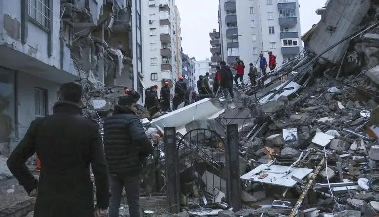 ترکی اور شام میں زلزلے سے ہلاک ہونے والوں کی تعداد 1300 سے زائد ہوگئی ہے 