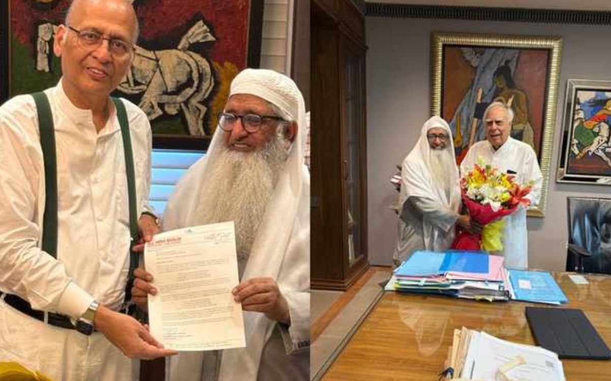 مولانا فضل الرحیم مجددی کی سپریم کورٹ کے معروف وکیل کپل سبل اور ایڈووکیٹ ابھیشک منو سنگھوی ۔ سے ملاقات