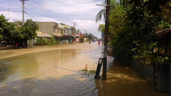 انڈونیشیا میں شدید بارش کے بعد سیلاب