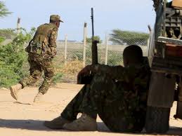 صومالیہ میں الشباب کا کہنا ہے کہ اس نے فوجی اڈے پر حملہ کے دوران درجنوں کینیائی فوجیوں کو مار ڈالا ہے